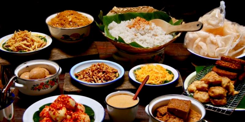 7 Makanan yang Wajib Anda Coba saat Berkunjung ke Indonesia