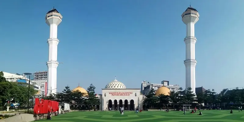 Alun-Alun Kota Bandung: Penjelajahan Pesona Wisata Urban