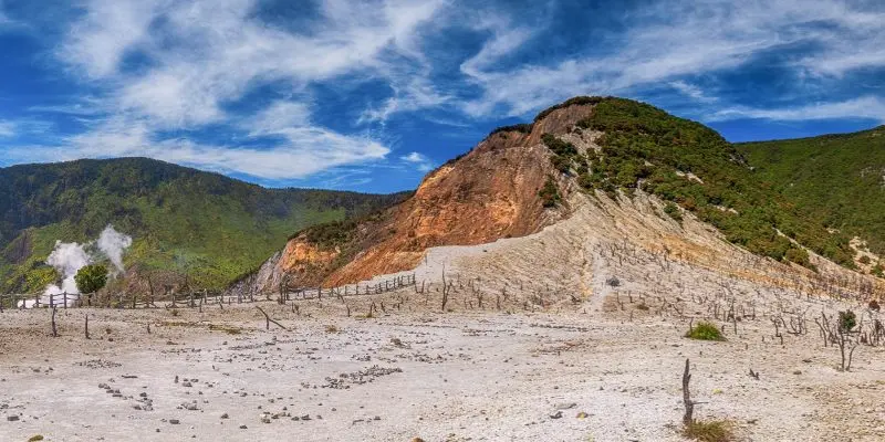 Kawah Papandayan: Keindahan Alam yang Memukau di Jantung Jawa Barat