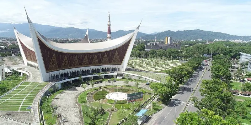 Masjid Raya Sumatera Barat: Keunikan dan Pesona, Cara Akses, Lokasi, dan Fasilitas