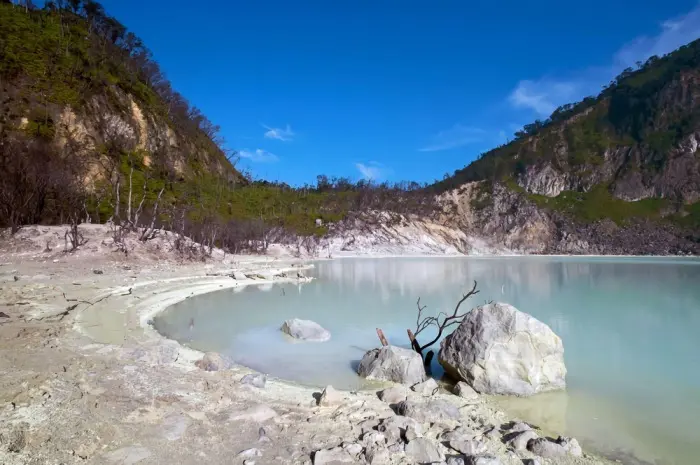 Tujuan Wisata di Jawa Barat, Dari Kawah Putih Ciwidey Hingga Situs Gunung Padang